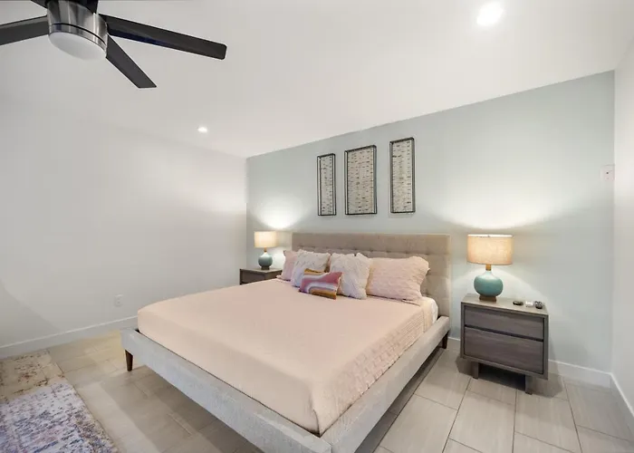 Stunning Views Uptown With Hot Tub Gym And Fire Pit *