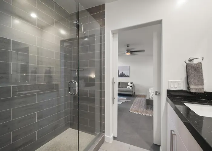 Stunning Views Uptown With Hot Tub Gym And Fire Pit
