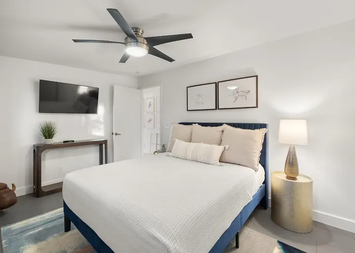 Stunning Views Uptown With Hot Tub Gym And Fire Pit