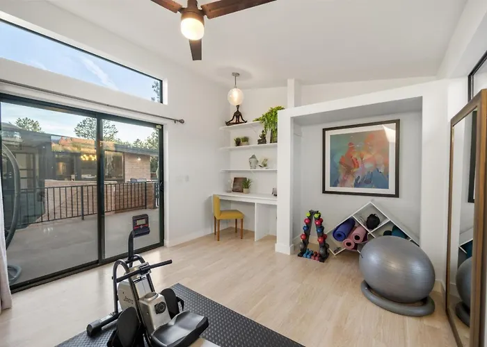 Stunning Views Uptown With Hot Tub Gym And Fire Pit *