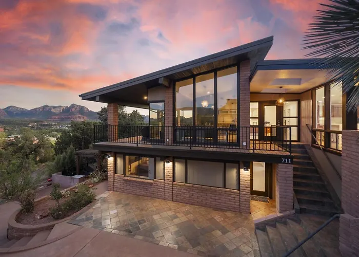 Stunning Views Uptown With Hot Tub Gym And Fire Pit