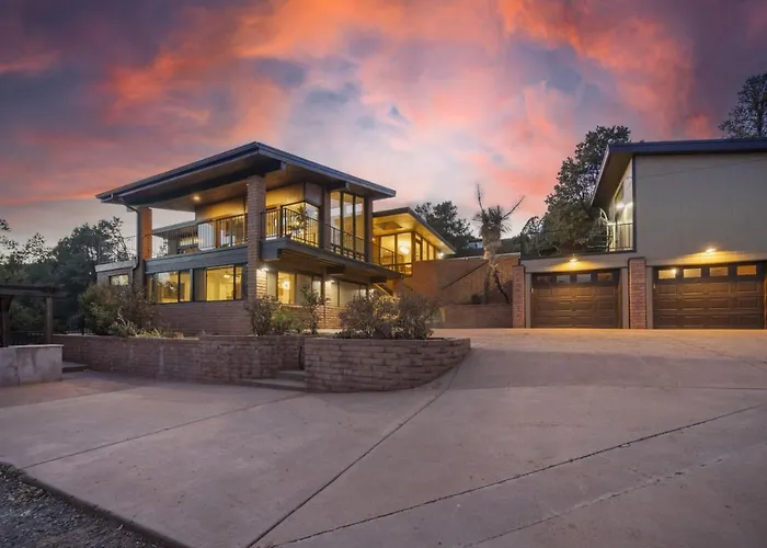 Stunning Views Uptown With Hot Tub Gym And Fire Pit Sedona